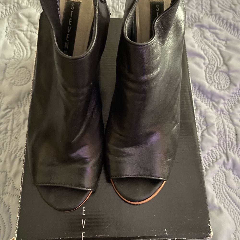 Black leather open toe
